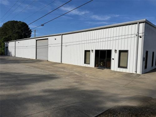 677 Lovers Lane Rd Se, Calhoun, GA, 30701-4633 | Card Image