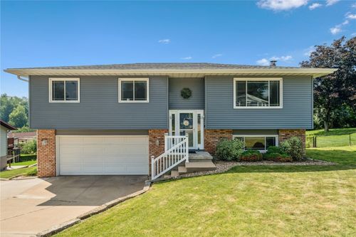 4185 Richland Dr Nw, Cedar Rapids, IA, 52405-5205 | Card Image