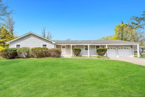 5 Julia Cir, East Setauket, NY, 11733-3744 | Card Image