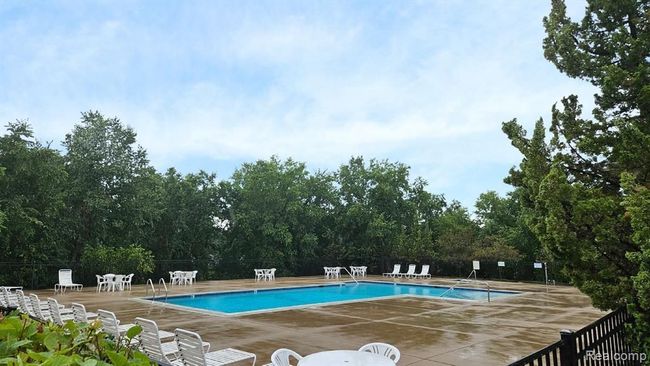 IN-GROUND SWIMMING POOL | Image 4
