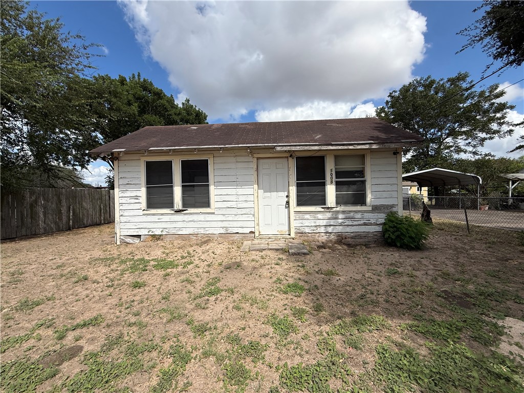 Residential in Mathis 3