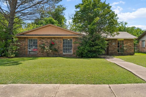 818 Quebec Dr, Garland, TX, 75040-5252 | Card Image