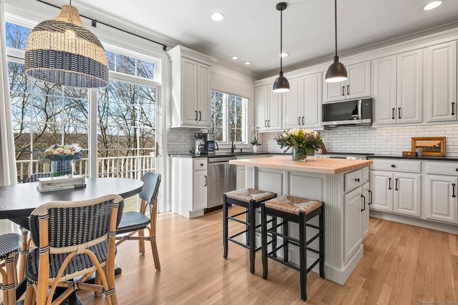 Eat-in kitchen with lots of natural light | Image 7
