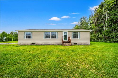 6835 Sidley Rd, Thompson, OH, 44086-9715 | Card Image
