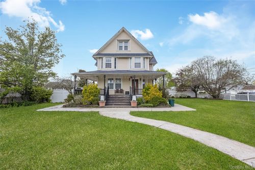 76 Washington Ave, Brentwood, NY, 11717-2855 | Card Image