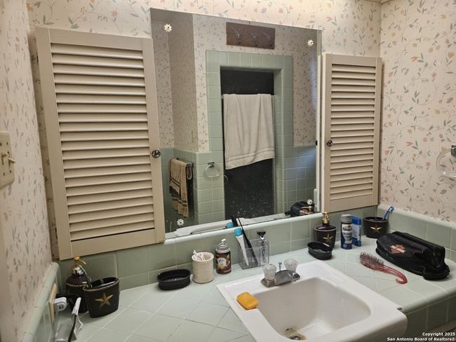 1017 E Trinity St, House other with 3 bedrooms, 2 bathrooms and null parking in Pearsall TX | Image 22
