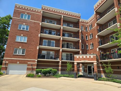 apt-307-455 W Front St, Wheaton, IL, 60187-2336 | Card Image