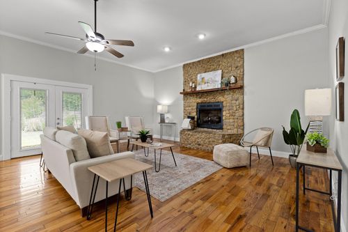 9304 Oak St, Ooltewah, TN, 37363-8819 | Card Image