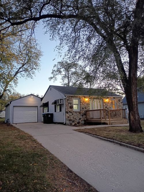 513 W 7th St, Rock Falls, IL, 61071-1616 | Card Image