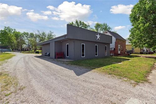 332 N 3rd St, Fredonia, KS, 66736-1206 | Card Image