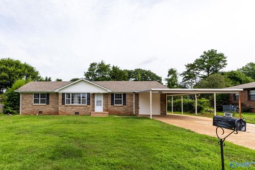 2438 Crestwood Dr Sw, Huntsville, AL, 35805-3117 | Card Image