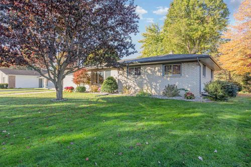 12116 Oak St, Birch Run, MI, 48415-9242 | Card Image