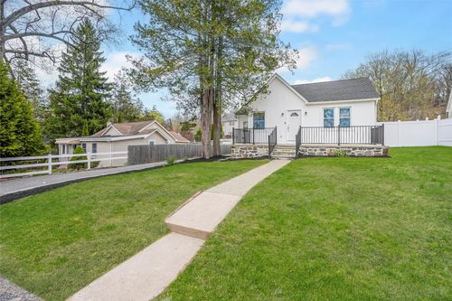 3196 Hollywood St, Mohegan Lake, NY, 10547-1709 | Card Image
