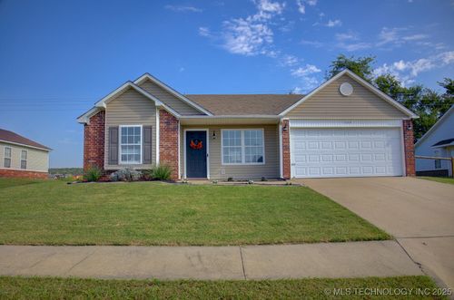 1002 W 24th St N, Claremore, OK, 74017-2854 | Card Image