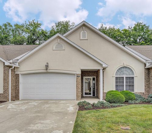 555 Greenway Landing Pl, Vinton, VA, 24179-2211 | Card Image