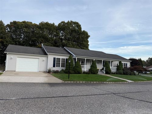271-1407 Middle Rd, Calverton, NY, 11933-1477 | Card Image