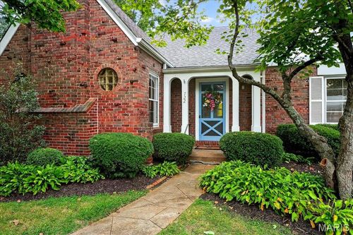 722 Glenvista Place, Glendale, MO, 63122 | Card Image