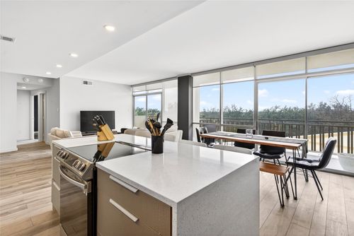 apt-400-6211 W Northwest Hwy, Dallas, TX, 75225-3421 | Card Image