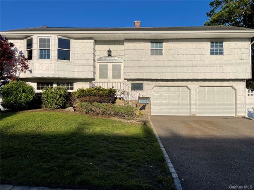 1657 Fairfax Ave, West Islip, NY, 11795-1332 | Card Image