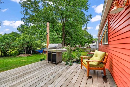 7 Wilbrod Ave, Dover, NH, 03820-2304 | Card Image