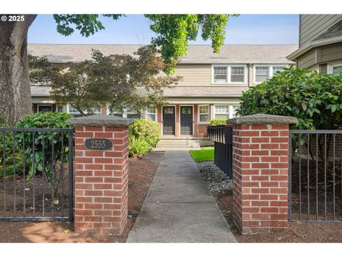 2-2555 Nw Savier St, Portland, OR, 97210-2473 | Card Image