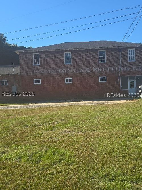 100 Lightsey St, Hampton, SC, 29924-2212 | Card Image