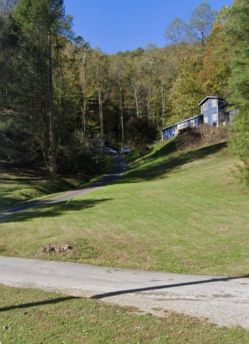 691695 Blue Ridge Church Rd, Pineville, KY, 40977-8868 | Card Image