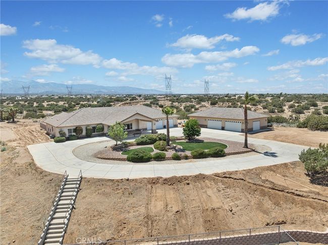 8650 Verbena Rd, House other with 4 bedrooms, 4 bathrooms and 7 parking in Oak Hills CA | Image 7
