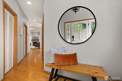 8233 Ne 163rd Place, Kenmore, WA, 98028 | Card Image