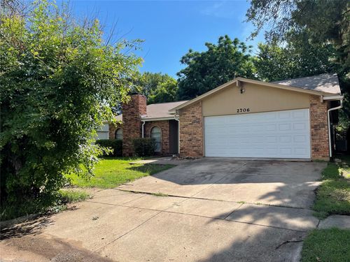 2706 Treeview Dr, Arlington, TX, 76016-1457 | Card Image