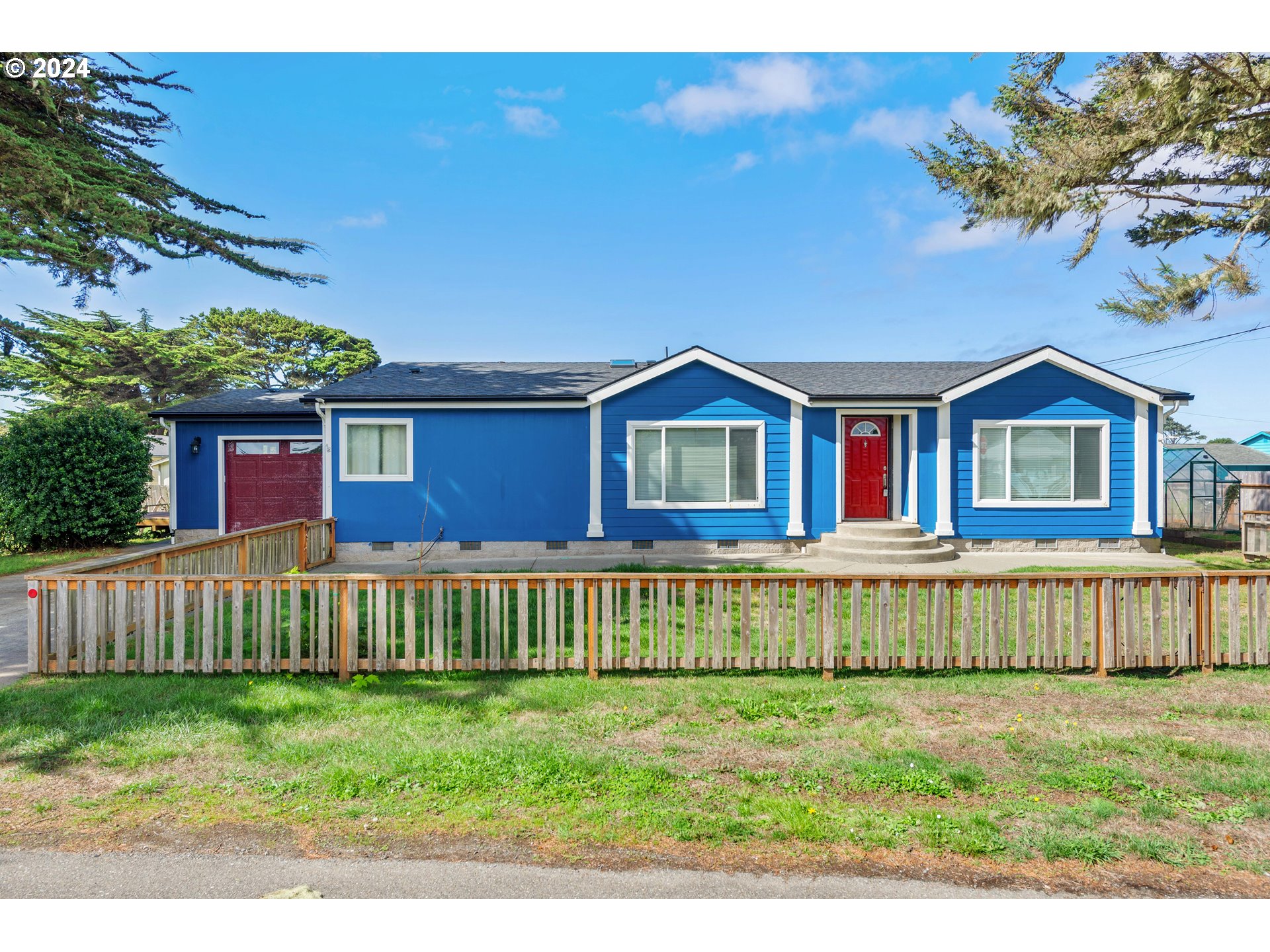 10th St, Bandon, OR 97411