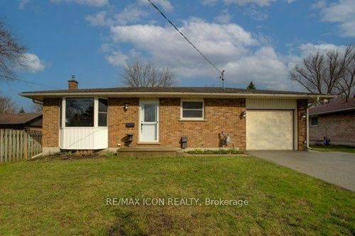 315 Birmingham St E, Mount Forest, ON, N0G2L2 | Card Image