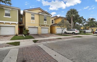 815 Pipers Cay Drive, Condo with 3 bedrooms, 2 bathrooms and null parking in West Palm Beach FL | Image 2