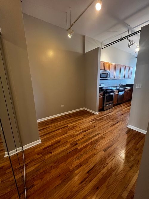 508-2001 S Calumet Ave, Chicago, IL, 60616-1561 | Card Image