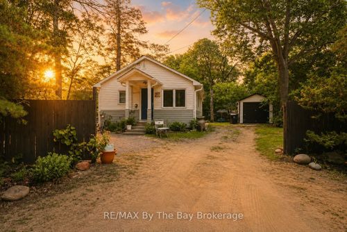 217 Dunkerron Ave, Wasaga Beach, ON, L9Z2G8 | Card Image