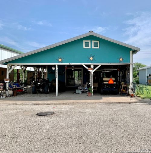 138 De Zavala St, Brackettville, TX, 78832-3215 | Card Image