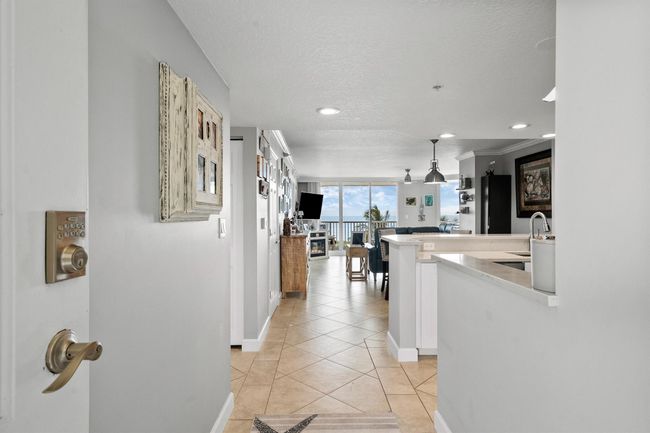 APT-6-2 - 5051 N Highway A1a, Condo with 2 bedrooms, 2 bathrooms and null parking in Hutchinson Island FL | Image 4