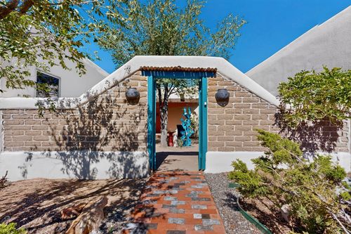 18 Dovela Rd, Santa Fe, NM, 87508-8856 | Card Image