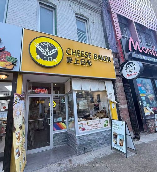 690 Yonge St, Toronto, ON, M4Y2A6 | Card Image