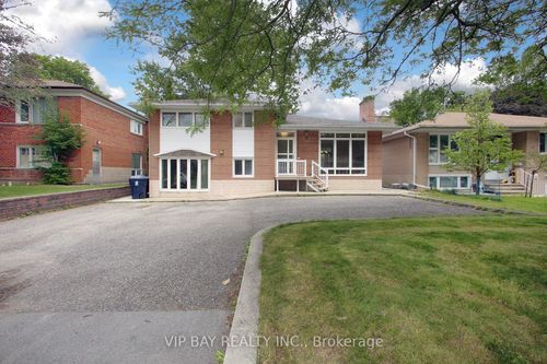 148 Betty Ann Dr, North York, ON, M2N1X4 | Card Image