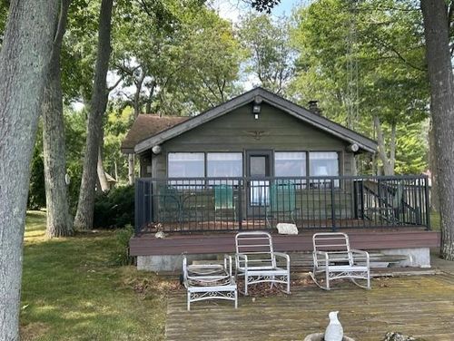 940 Huron St, East Tawas, MI, 48730-9535 | Card Image