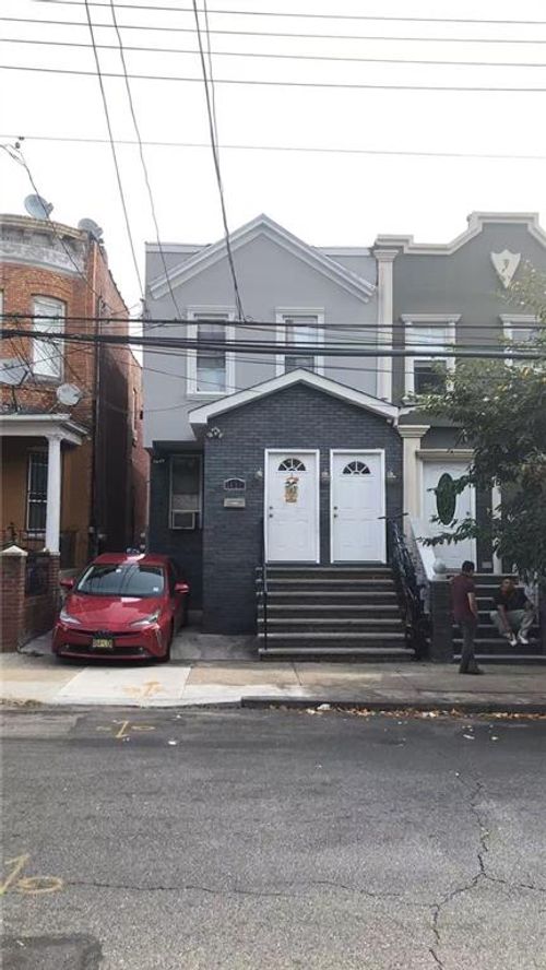 34-37 110th St, Corona, NY, 11368-1333 | Card Image