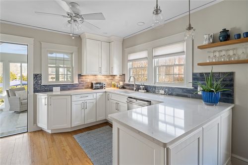 94 Ruggles Ave, Newport, RI, 02840-4363 | Card Image