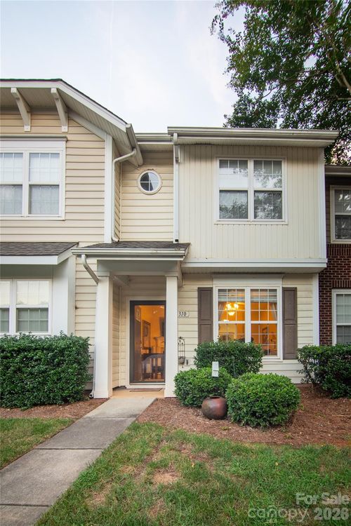 8310 Chaceview Ct, Charlotte, NC, 28269-1001 | Card Image