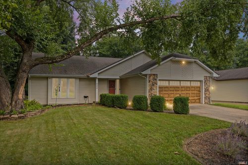 833 Foxwood Dr, Lafayette, IN, 47905-8784 | Card Image