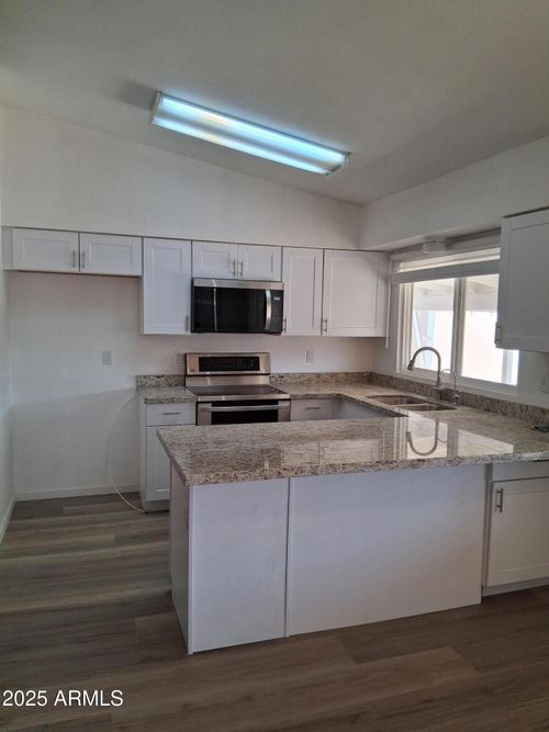 10927 W Calle Del Sol, Phoenix, AZ, 85037-5704 | Card Image