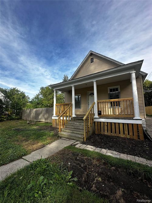 1818 N Woodbridge St, Saginaw, MI, 48602-5110 | Card Image