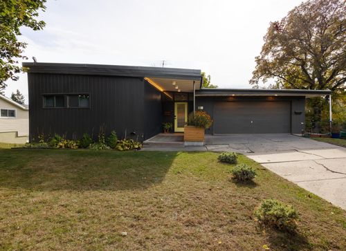 635 W Summit Ave, Fergus Falls, MN, 56537-2016 | Card Image