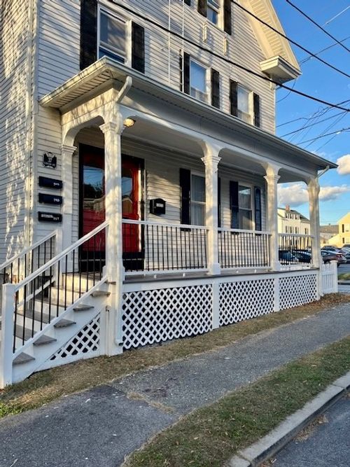 37 Lincoln Ave, Bristol, RI, 02809-6213 | Card Image