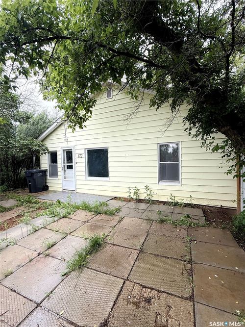 172 4th Street E, Shaunavon, SK, S0N2M0 | Card Image